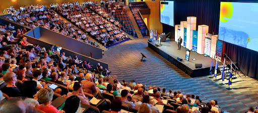 کامل‌ترین و بهترین پلتفرم برای برگزاری همایش‌ها و سمینارهای بزرگ